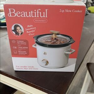 THIS IS THE GREY CROCKPOT*
Beautiful Kitchenware 2qt Slow Cooker - Grey and Gold